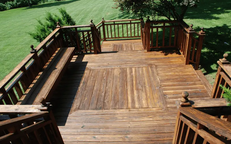 stained-wood-deck-with-custom-pattern